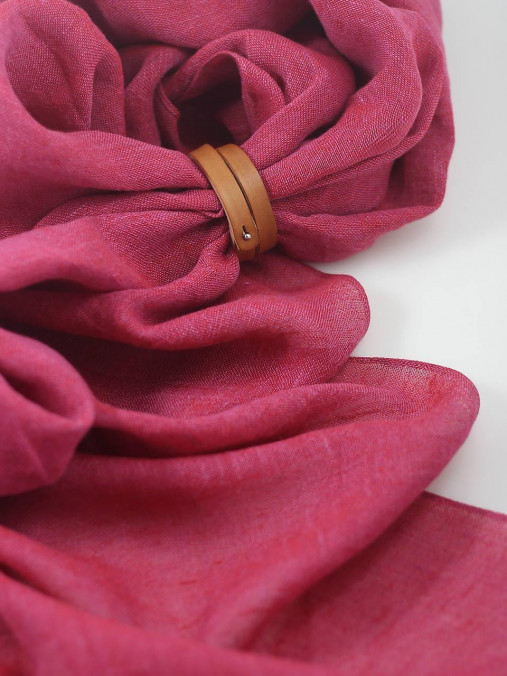 Dámska veľká ľanová šatka malinovoružovej – 100 % prírodný ľan, s koženým remienkom, v darčekovej krabičke