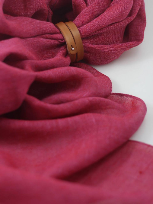 Dámska veľká ľanová šatka malinovoružovej – 100 % prírodný ľan, s koženým remienkom, v darčekovej krabičke