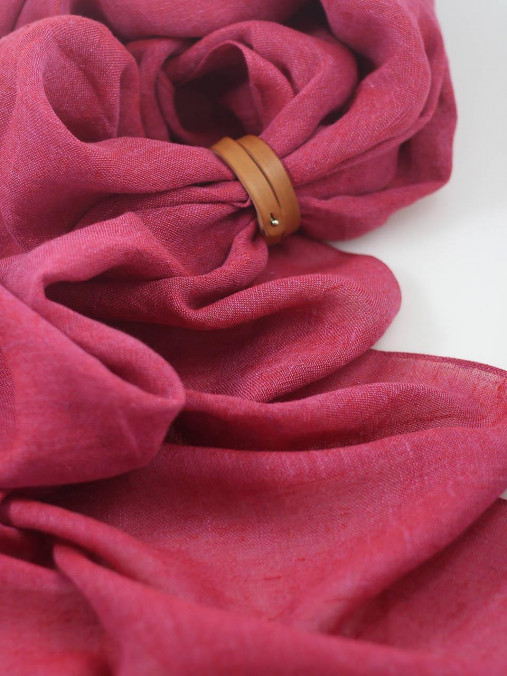 Dámska veľká ľanová šatka malinovoružovej – 100 % prírodný ľan, s koženým remienkom, v darčekovej krabičke