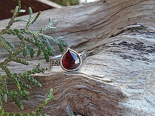 Strieborny prsteň Ag 925 Granát