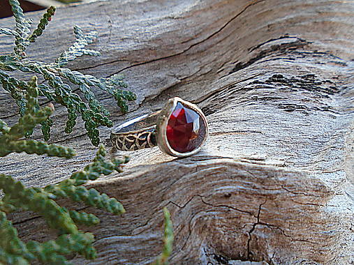 Strieborny prsteň Ag 925 Granát