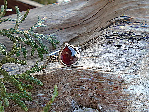 Strieborny prsteň Ag 925 Granát