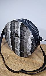 Kabelky - Kabelka OLIVIA čierno-sivá s kožušinkou - 18084313_