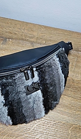 Kabelky - Ľadvinka NELA čierno-sivá s kožušinou - 18084328_