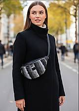 Kabelky - Ľadvinka NELA čierno-sivá s kožušinou - 18084335_