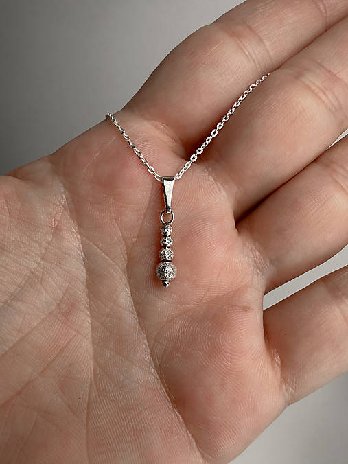 Strieborný 925/1000 prívesok s guličkami