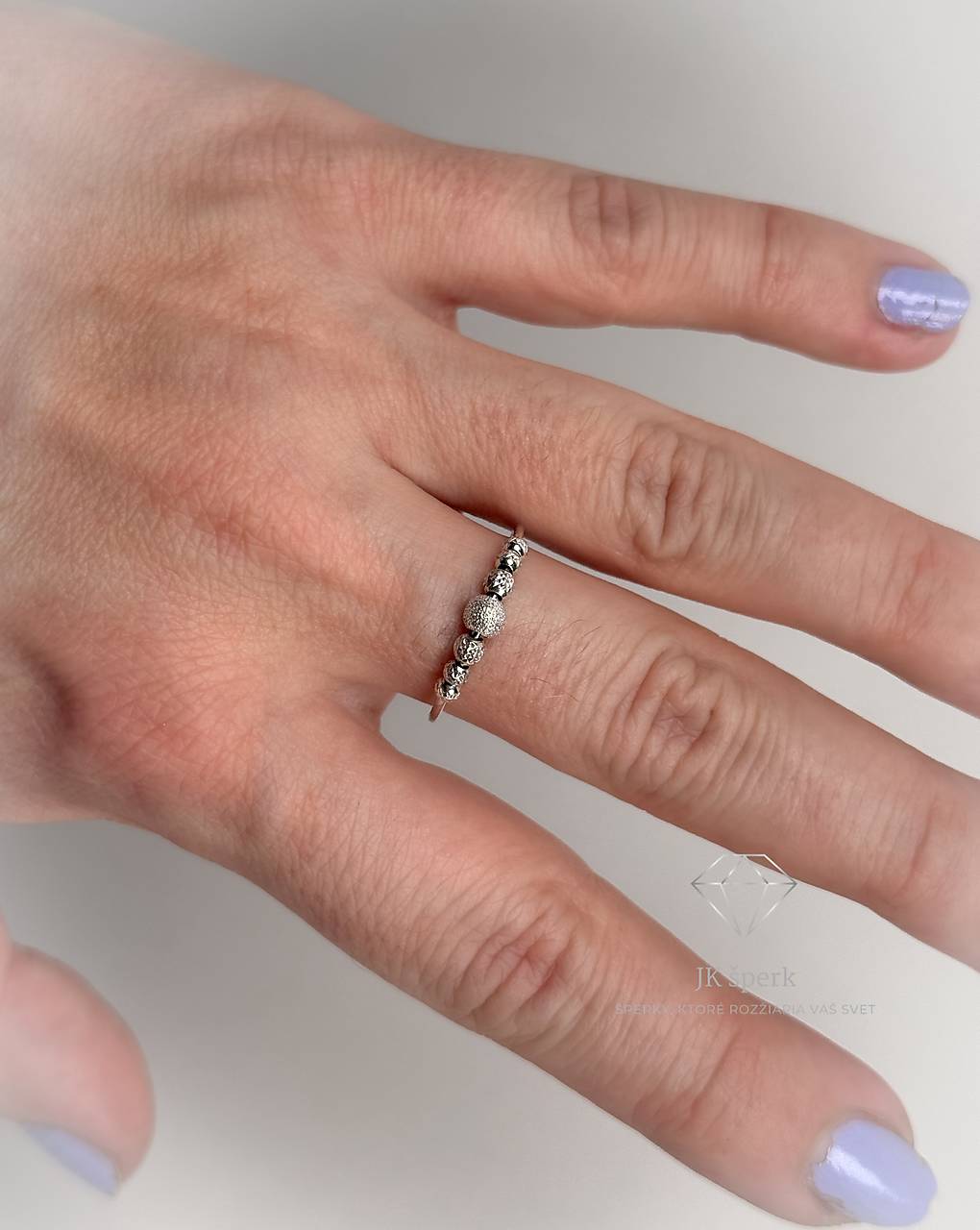 Strieborný 925/1000 prsteň s guličkami