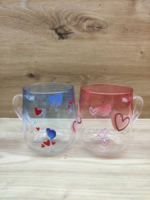 Zamilované sklenené hrnčeky so srdiečkami