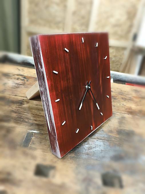 Nástenné hodiny červené