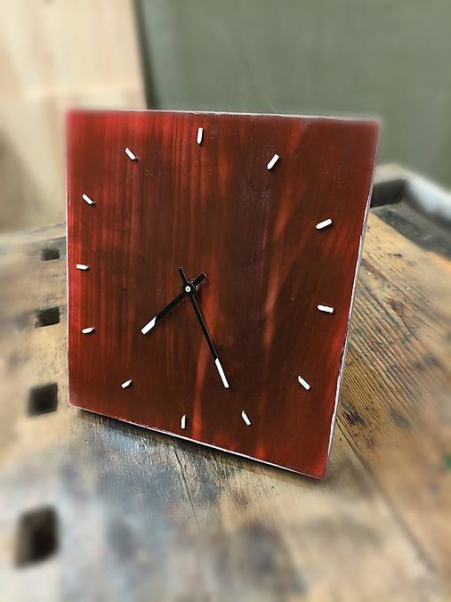 Nástenné hodiny červené