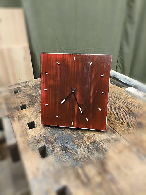 Nástenné hodiny červené