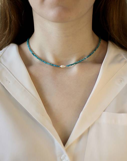 Náhrdelníky - Náhrdelník choker - apatit s perlou - 18087182_