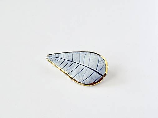 Porcelánová brošňa