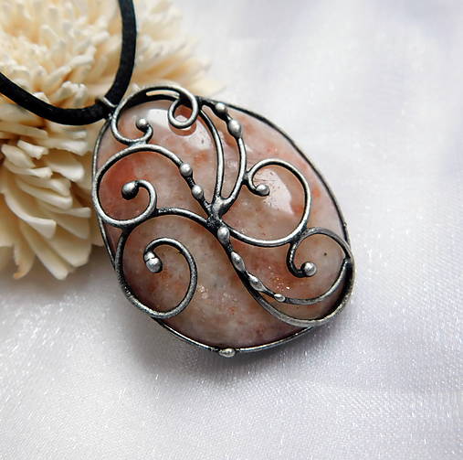 Náhrdelníky - Prívesok so slnečným kameňom ┼NIRMALA┼ - 18089861_