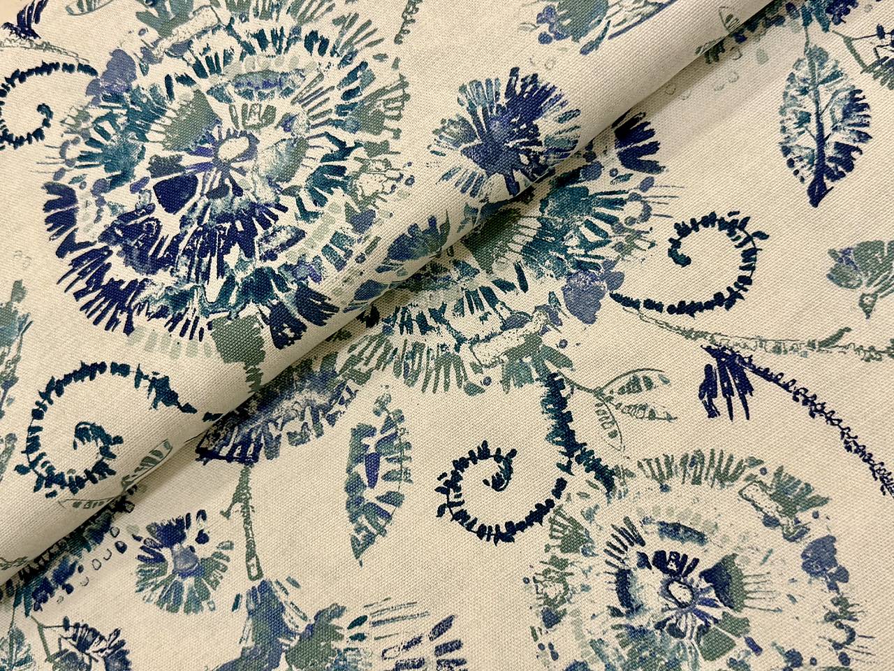 100% BAVLNA DEKOR /MODRÉ KVETINY