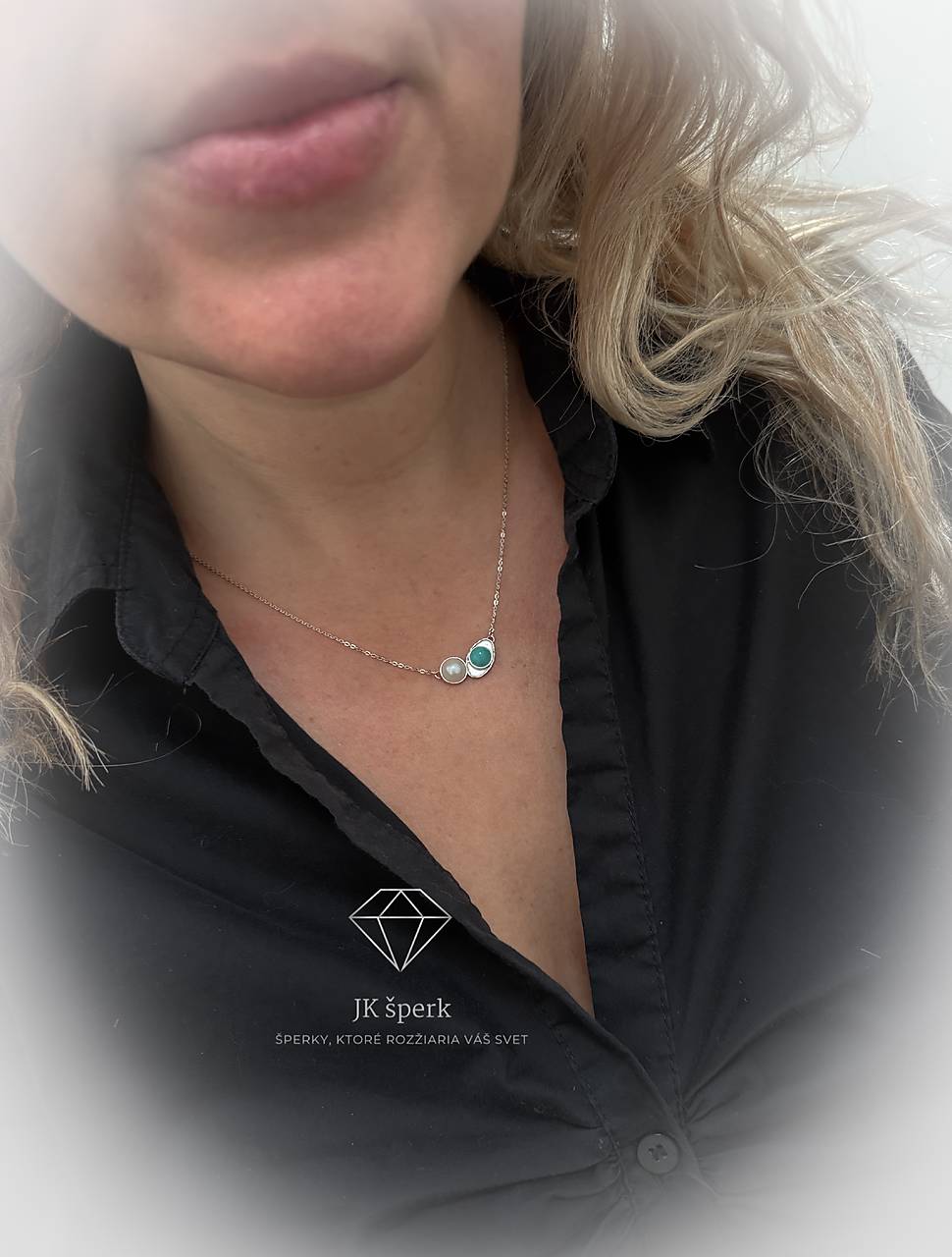 Strieborný prívesok s amazonitom s riečnou perlou na retiazke