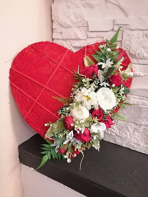 Dekorácie - Červené kvetinove srdce 35cm - 18089066_