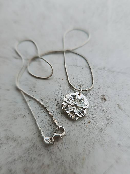 Strieborný náhrdelník Divoký kvet