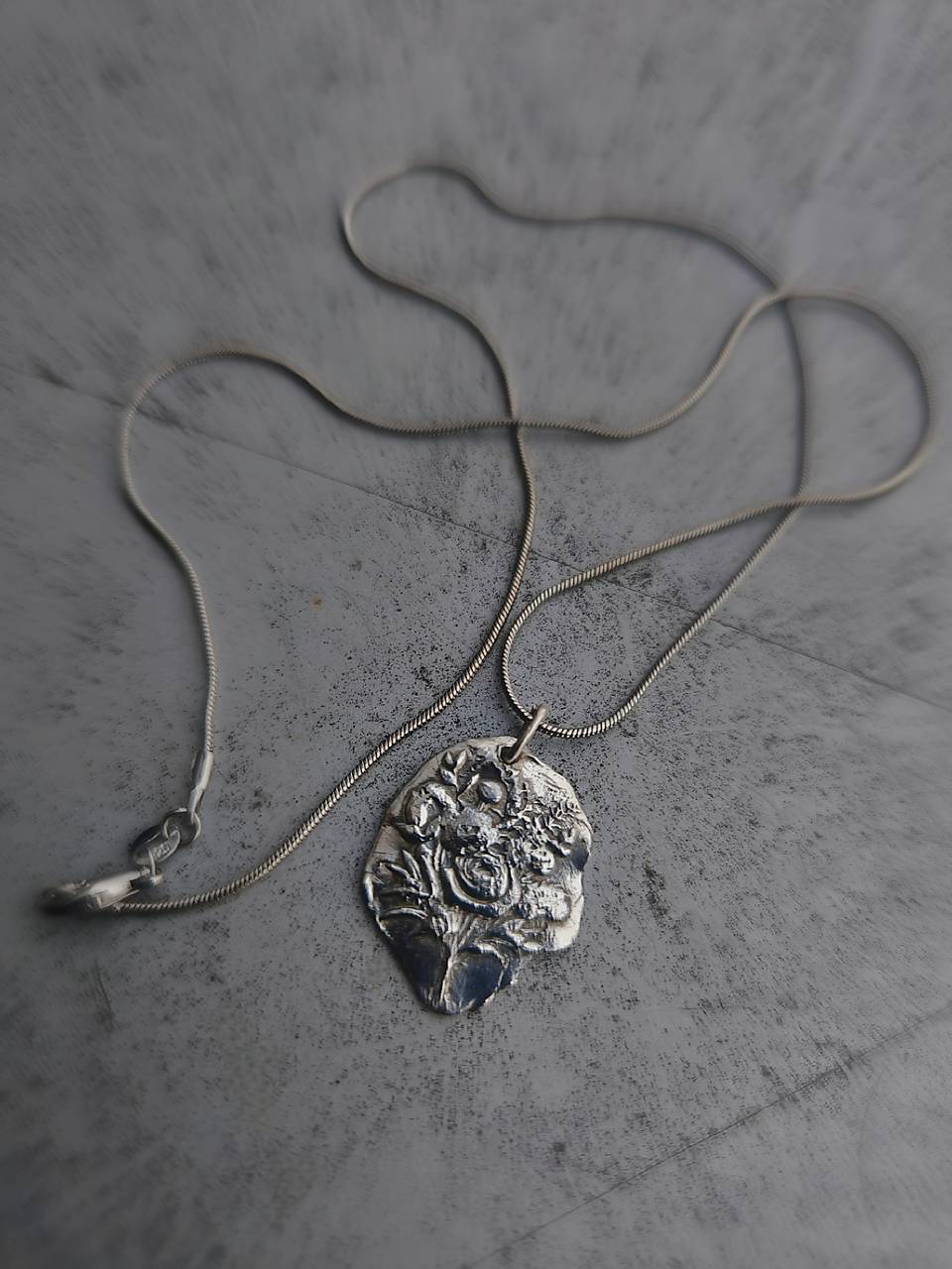 Strieborný náhrdelník divoká kytica