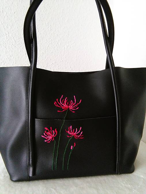 Kabelky - Chryzantémy (ručne vyšívaný chopper, kabela) - 18090351_