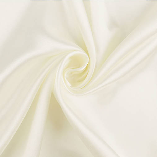 Smotanový vankúšik s bielou čipkou