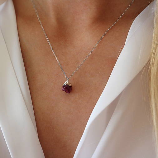 Náhrdelníky - Strieborný náhrdelník s rubínom - 18091654_