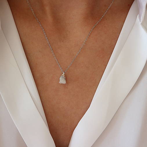 Náhrdelníky - Strieborný náhrdelník s mesačným kameňom - 18091766_