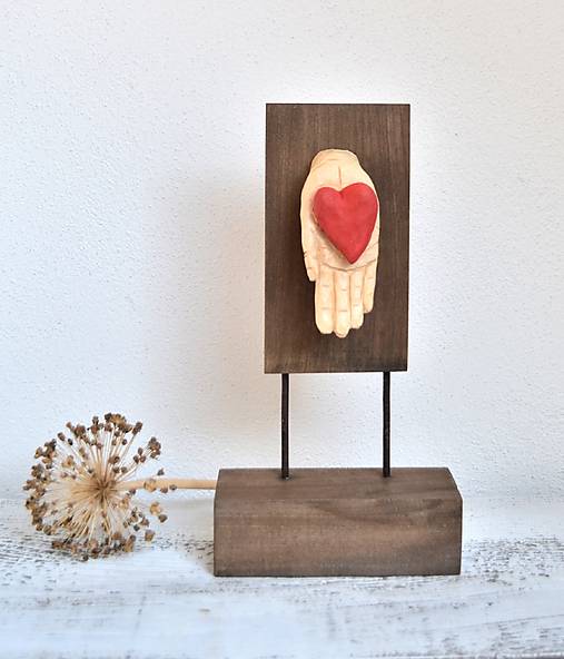 Sochy - Drevená dekorácia - Dám ti svoje srdce - 18093380_