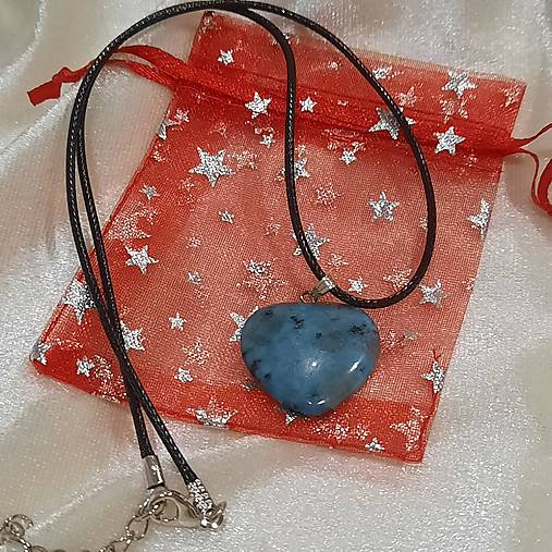 Prívesok srdce z minerálu (akvamarín 20mm+šnúrka)