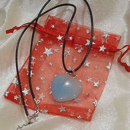 Prívesok srdce z minerálu (akvamarín 20mm+šnúrka)