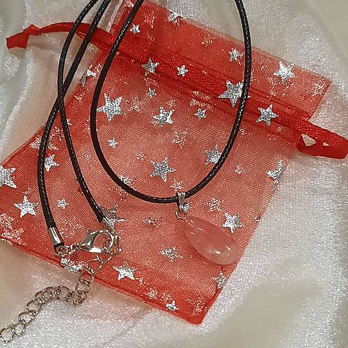 Prívesok srdce z minerálu (cherry kryštál kvapka 15mm+šnúrka)