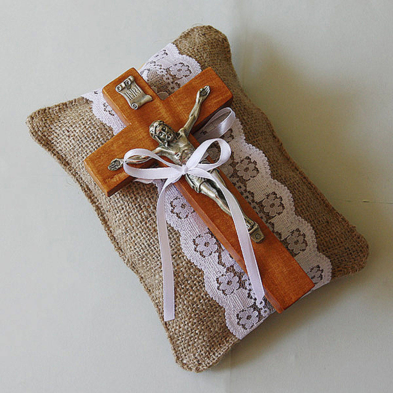 Jutový vankúšik pod krížik