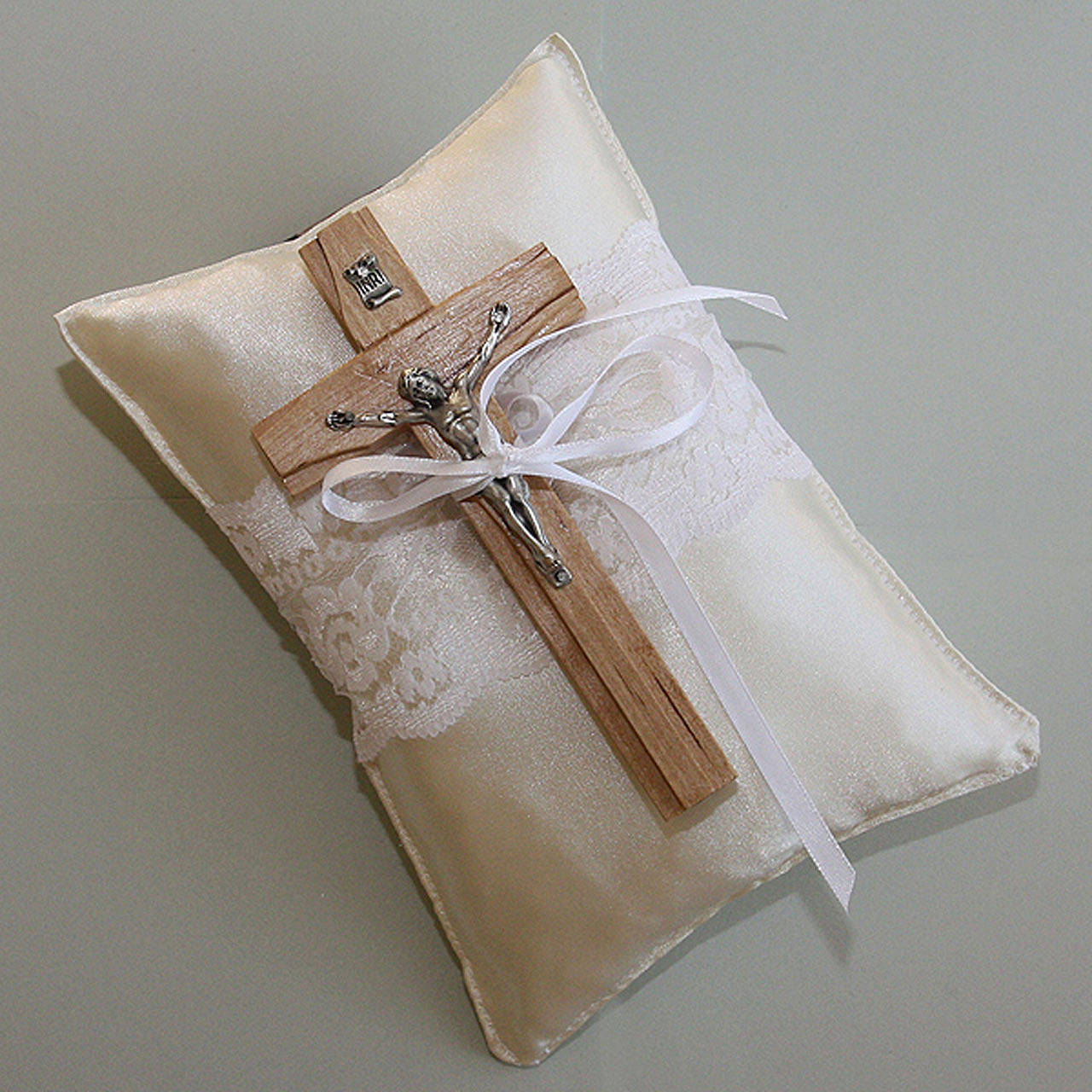 Smotanový vankúšik pod krížik