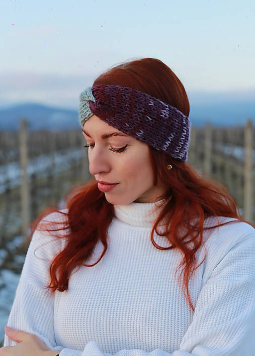 Čiapky, čelenky, klobúky - Dúhová vlnená ručne pletená čelenka s ozdobným uzlom - 18095789_