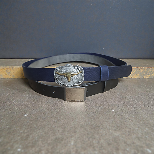 Kožený opasok s vymenitelnou prackou.