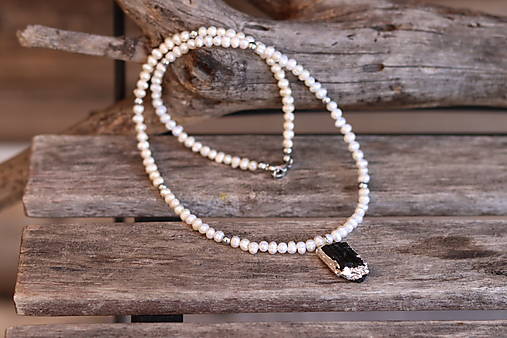 Pánsky perlový náhrdelník s turmalínom
