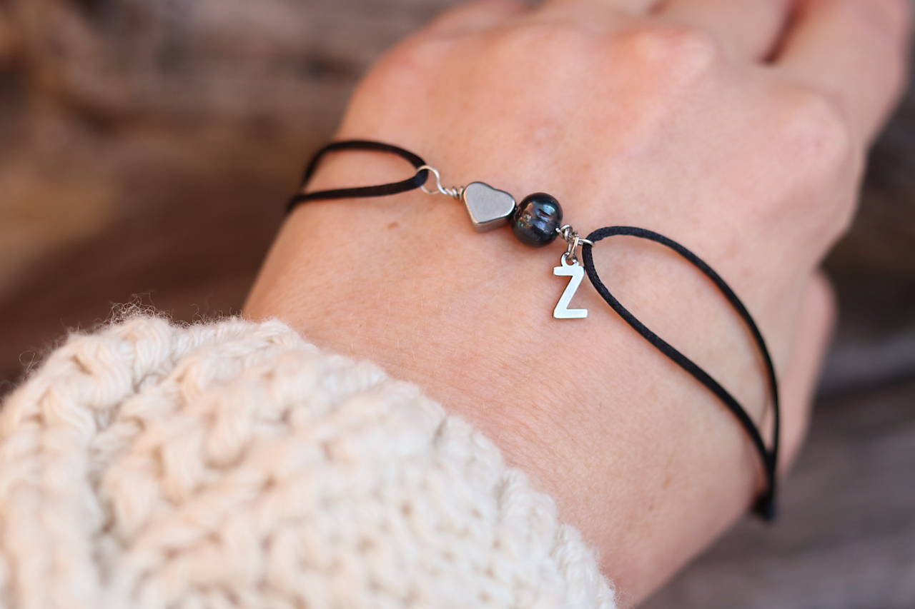 Pánsky náramok na šnúrke s iniciálou