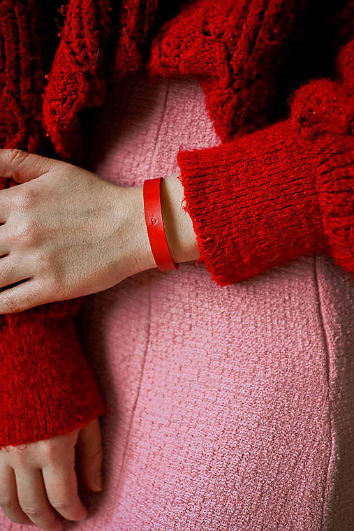 Kožený náramok - malé ♡ (červený)