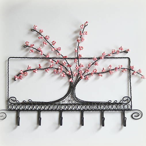 Nábytok - jarný rozkvitnutý vešiak - 18099019_