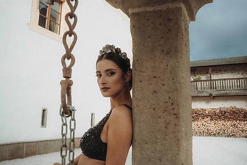 Ozdoby do vlasov - Čierno-zlatá čelenka Ginko - 18099162_