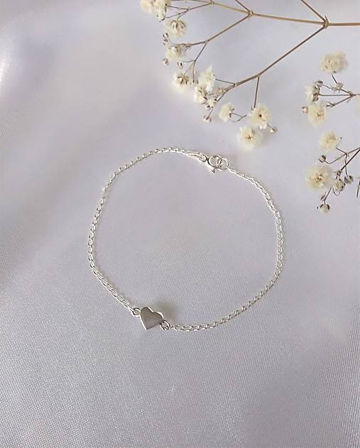 Náramky - Strieborný Ag925 náramok so srdiečkom - 18099691_