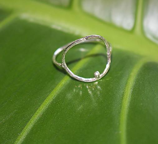 Prstene - Strieborný prsteň veľký kruh s bodkou - 18100814_