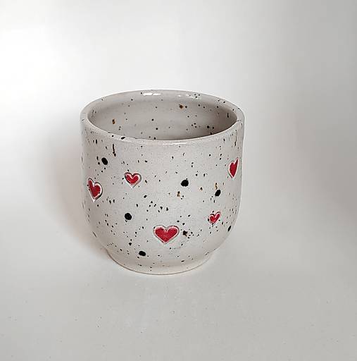 Nádoby - Keramický hrnček so srdiečkami  - 18099525_
