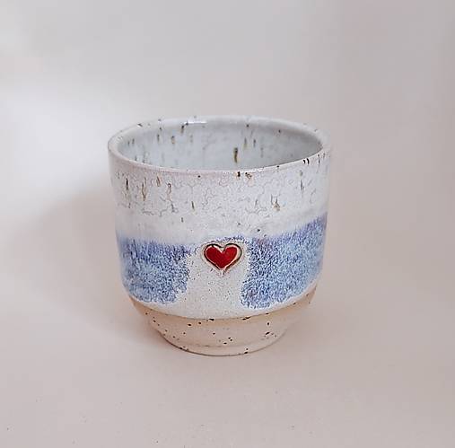 Nádoby - Keramický hrnček so srdiečkom modrý - 18099570_