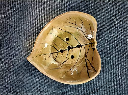 Nádoby - Keramická mydelnička v tvare listu - 18100947_