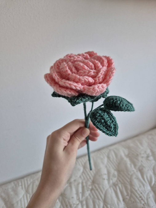 Háčkovaná ruža