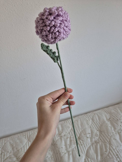 Háčkovaná chryzantéma