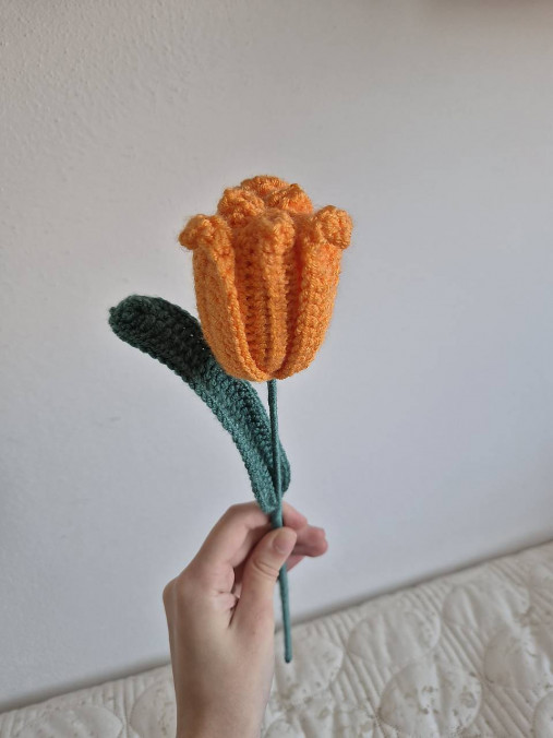 Háčkovaný tulipán