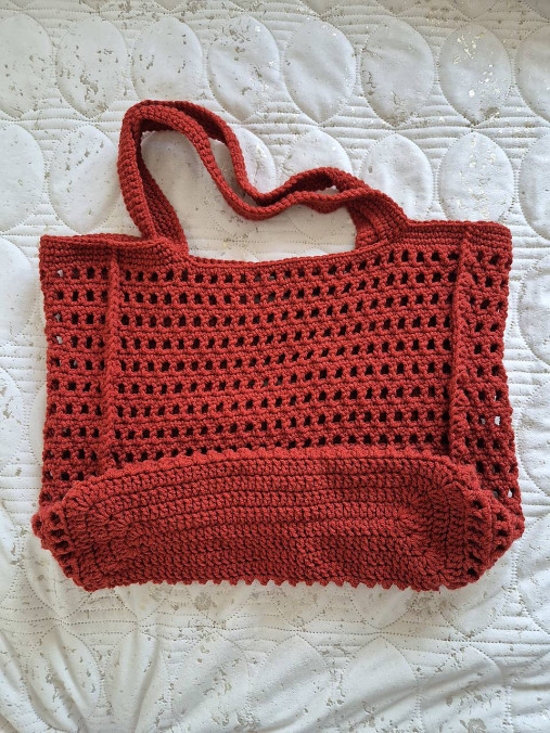 taška so sieťovaným vzorom