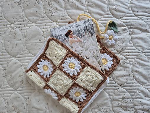 Háčkovaná kvetinová taštička na knihu (Sedmokráska - krémovo-hnedá)